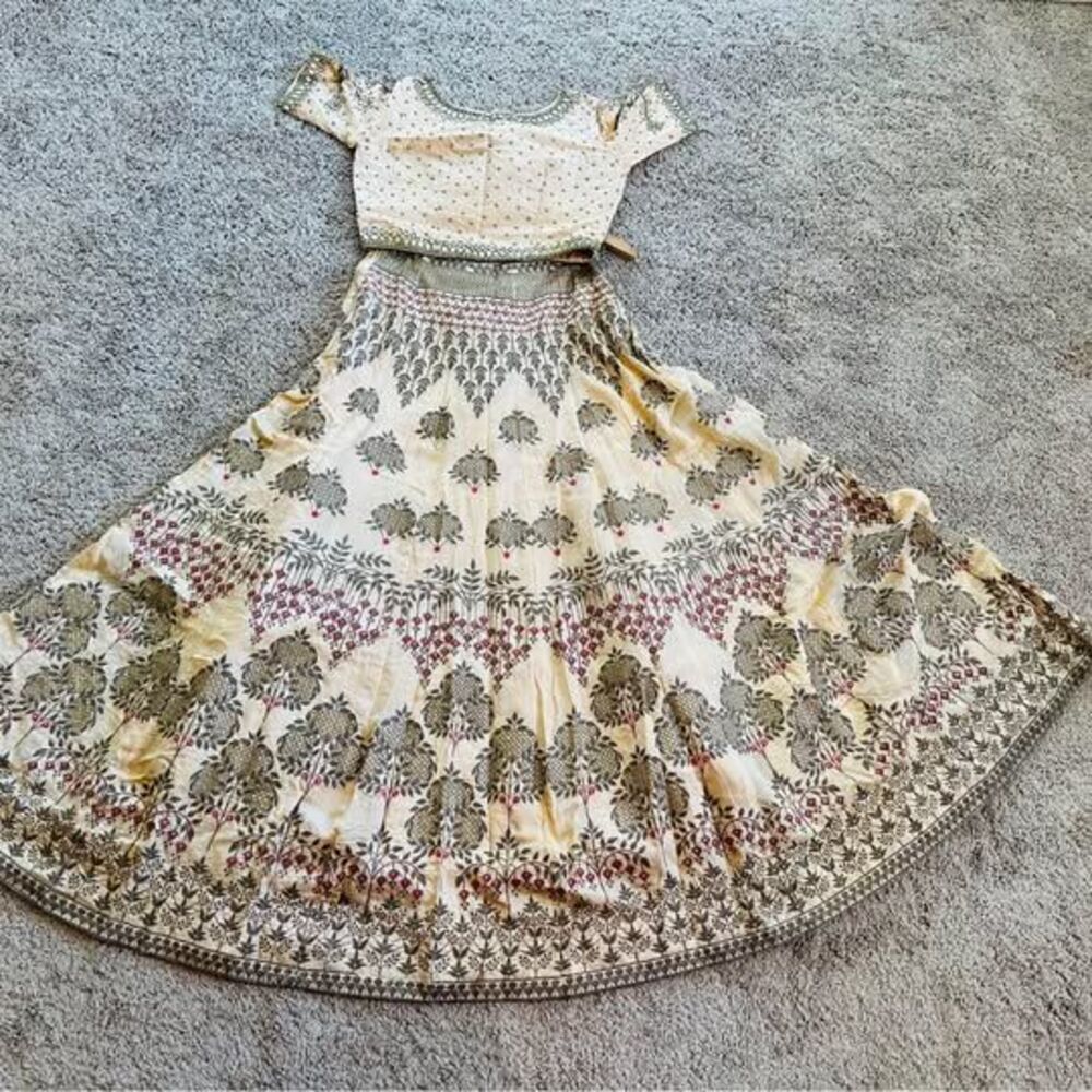 Preowned-Indian Peach heavy embroidery lehenga set outfit Bollywood Chania choli